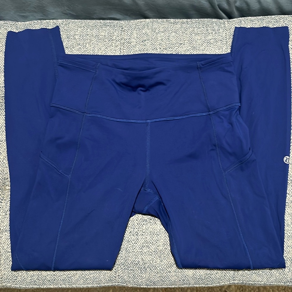 Lululemon 7/8 length legging pants size 6